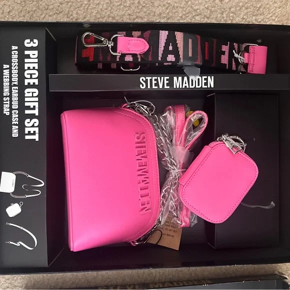 Steve Madden | Bags | Steve Madden Vibrant Pink Accessory  display picture 1